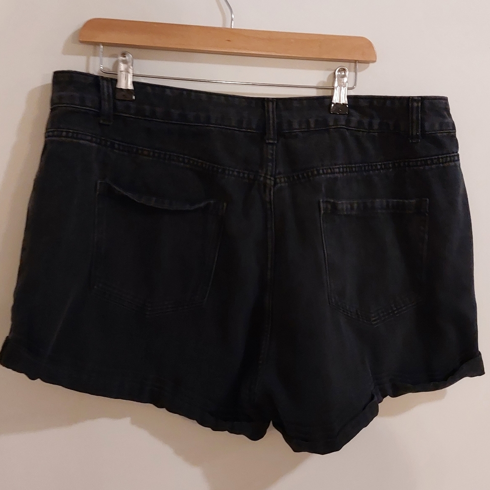 Shein Daisy Denim Shorts, Size 3X - Picture 3 of 6